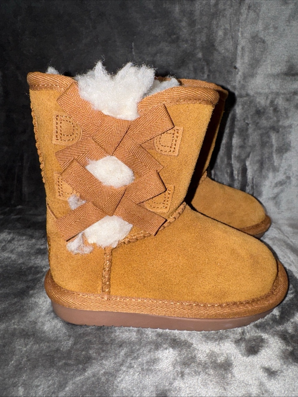 Koolaburra By UGG Brown Suede Boots Girl Size 6 Chestnut Fur Bow Victoria